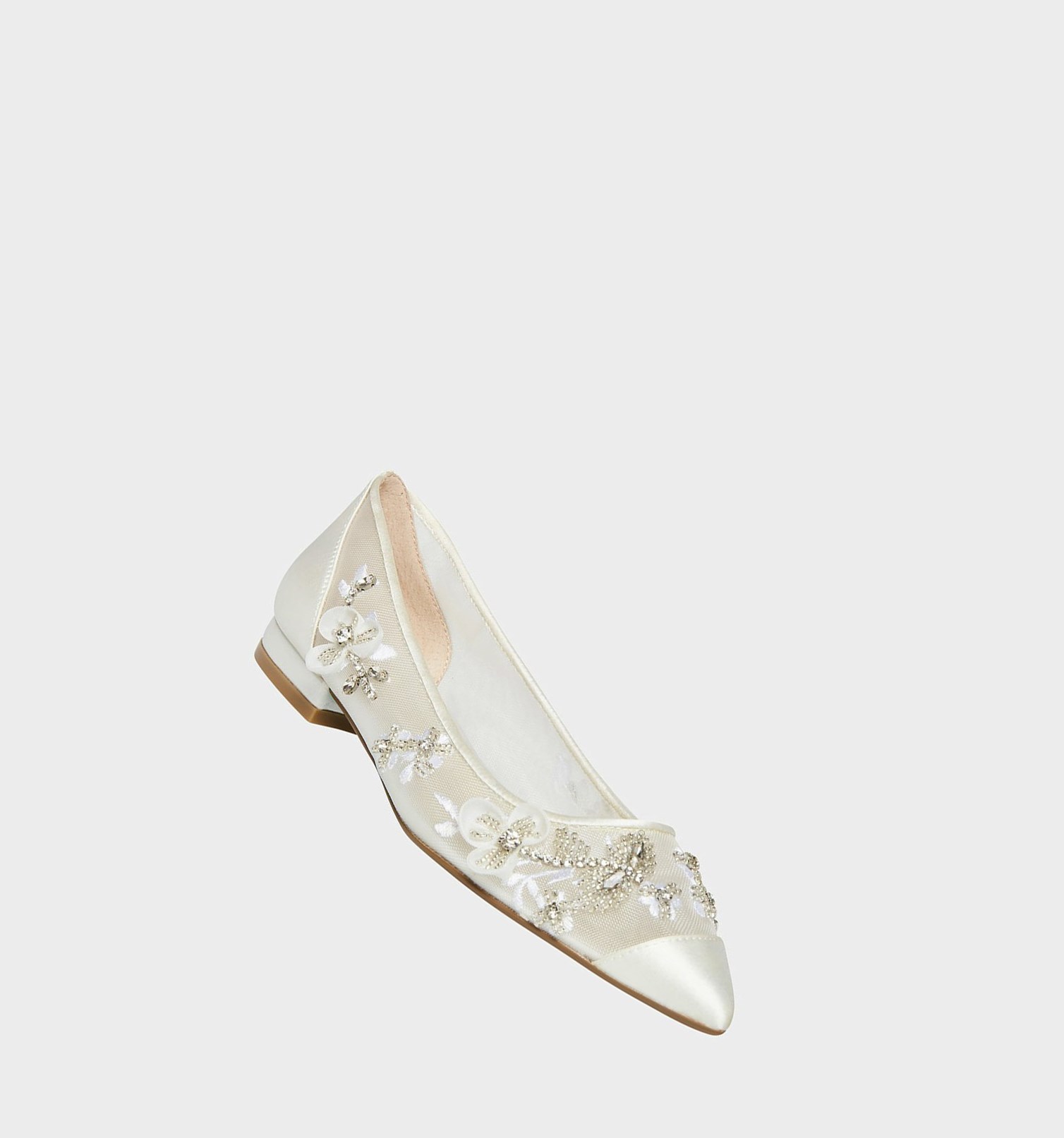 White Women's Betsey Johnson Sb-willo Flats | PYAOJMT-84